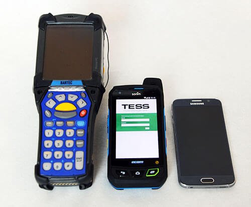 The new smartphone-terminal from TESS (middle) compared to traditional terminal to the left and the usual smartphone to the right.